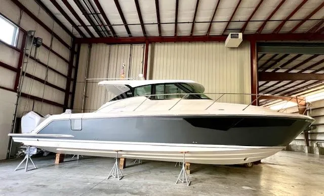 Slide: The Image of Hull Sides: Axalta Granite Grey  - 56