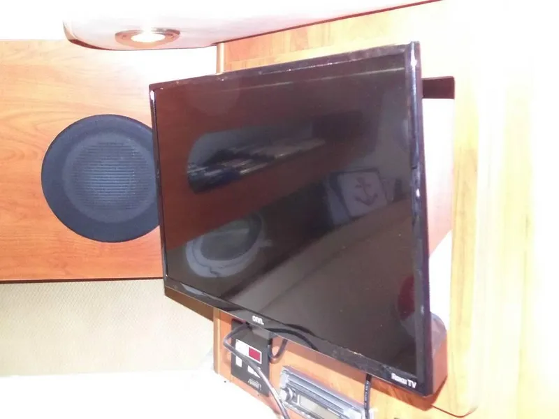 Slide: The Image of 2007 Rinker 280 EC for sale in Portland, OR - 77