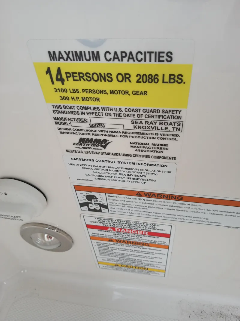 Slide: The Image of Capacity label for 2022 Sea Ray SDX 250 Outboard: 14 persons or 2086 lbs. - 49