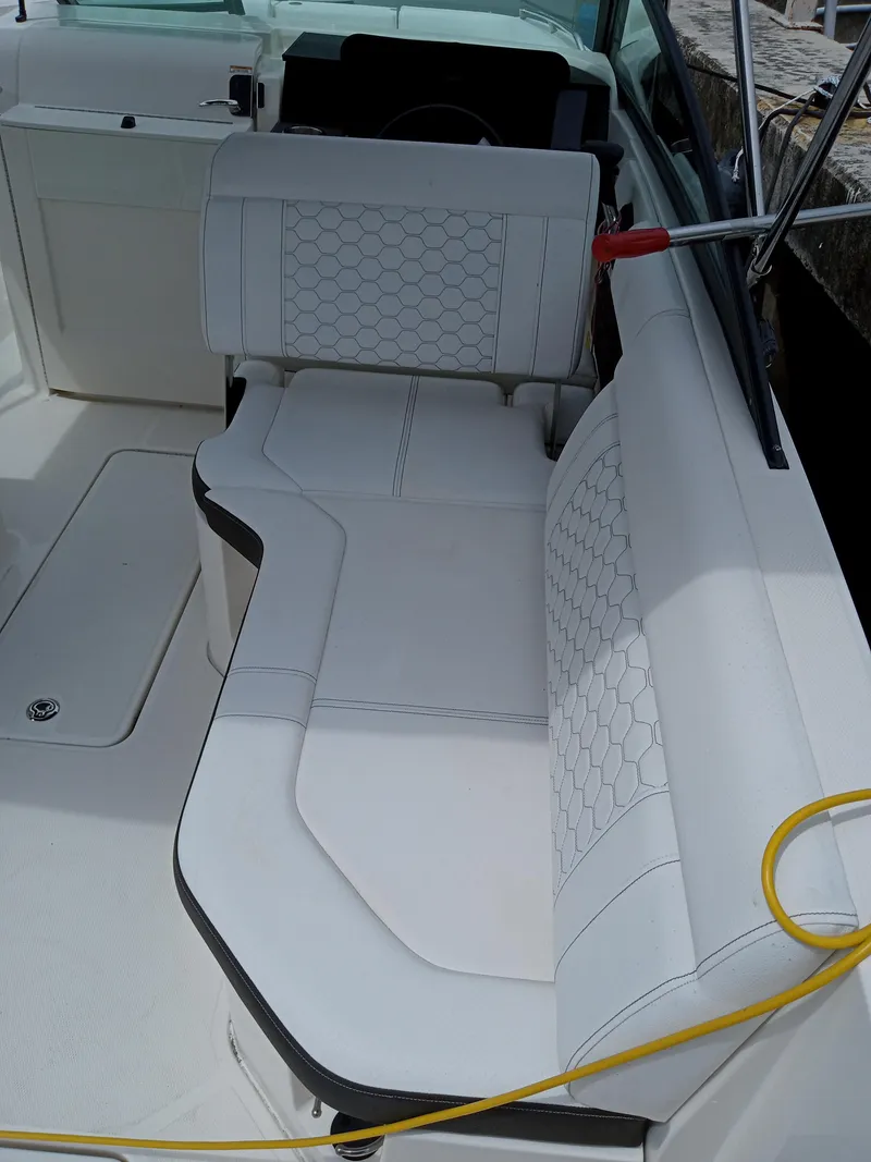 Slide: The Image of Sea Ray SDX 250 Outboard 2022 - 52