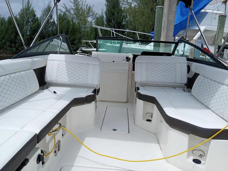 Slide: The Image of Sea Ray SDX 250 Outboard 2022 - 55