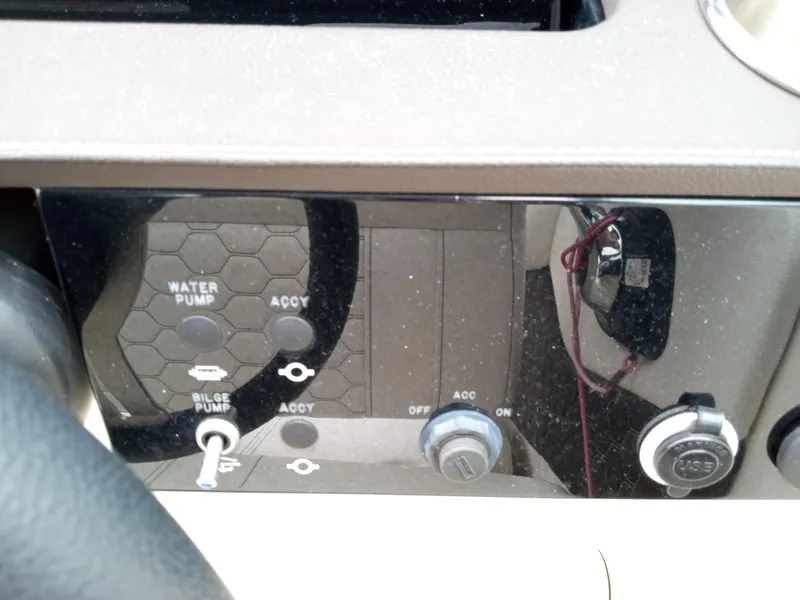 Slide: The Image of Control panel of 2022 Sea Ray SDX 250 Outboard boat. - 7