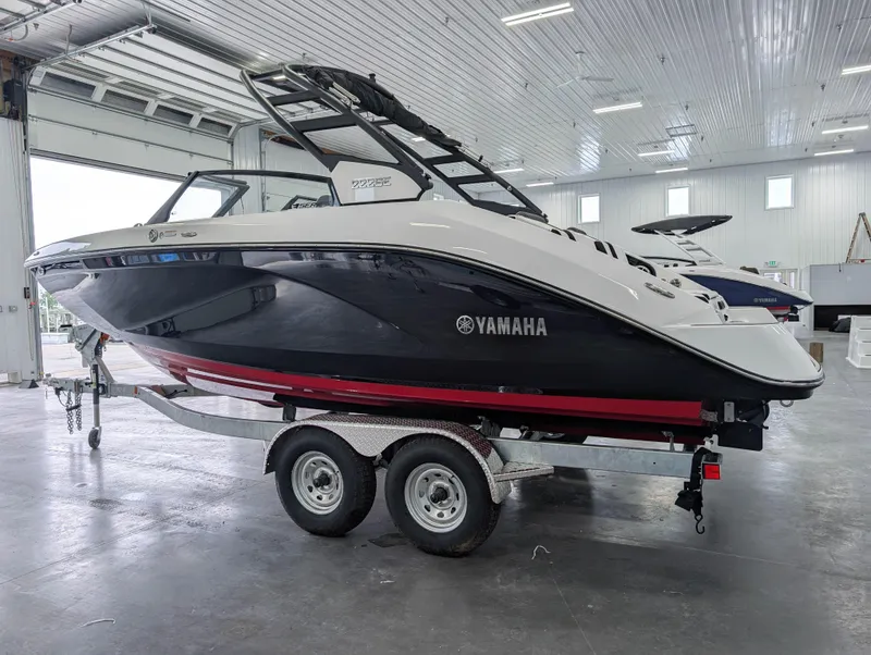 Slide: The Image of 2025 Yamaha Boats 222SE on trailer in indoor showroom. - 8