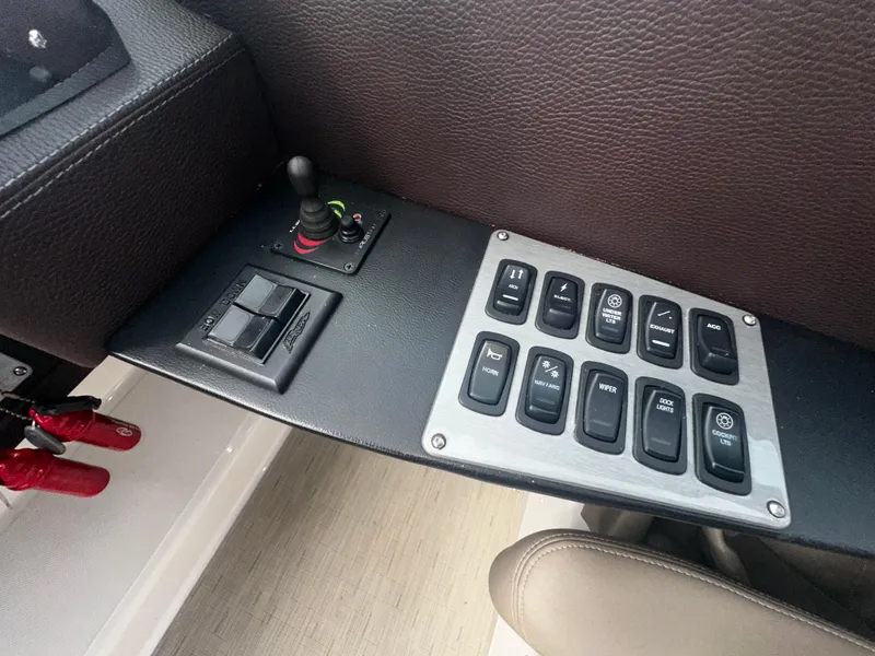 Slide: The Image of Regal 32 Express 2015 - 10