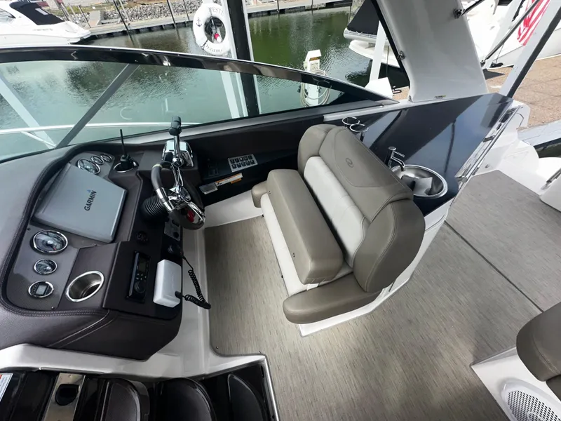 Slide: The Image of Regal 32 Express 2015 - 8