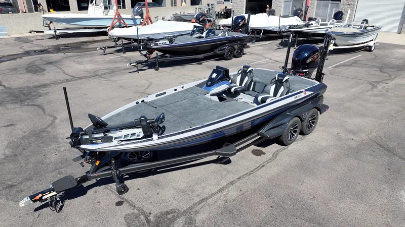 Slide: The Image of Skeeter FXR21 Apex - 1