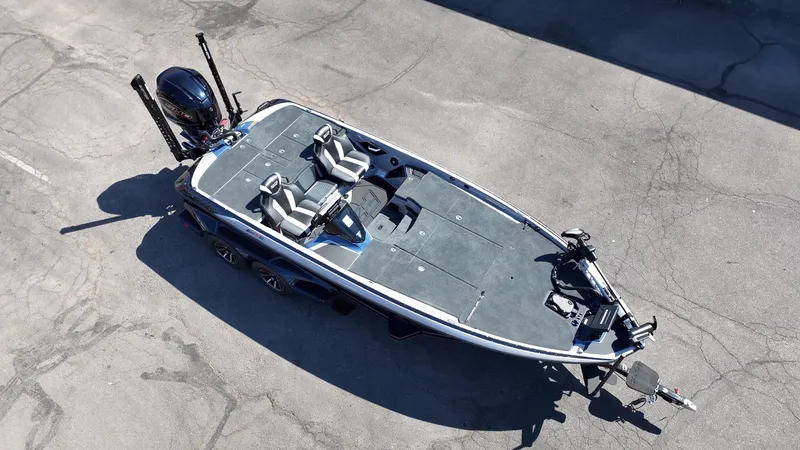 Slide: The Image of Skeeter FXR21 Apex - 11