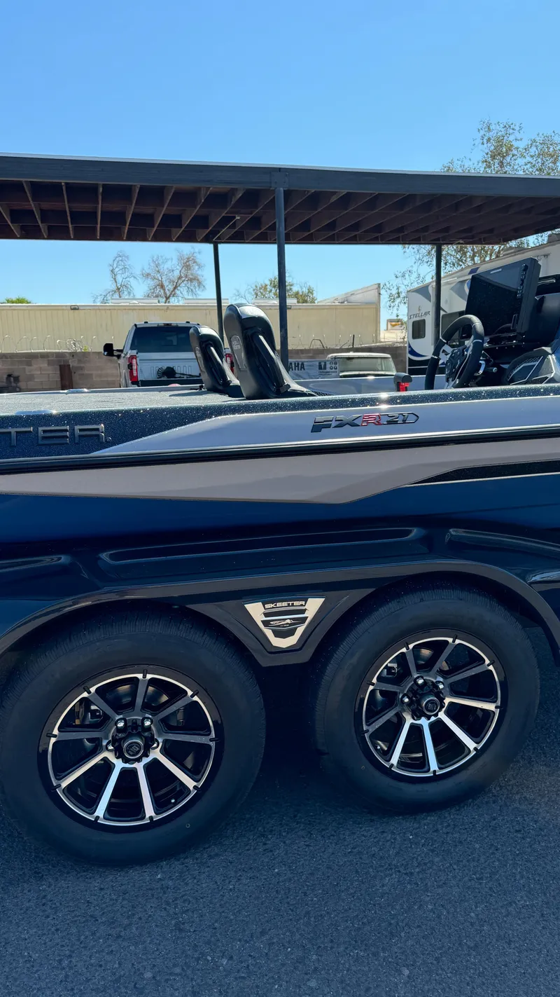 Slide: The Image of Skeeter FXR21 Apex - 14