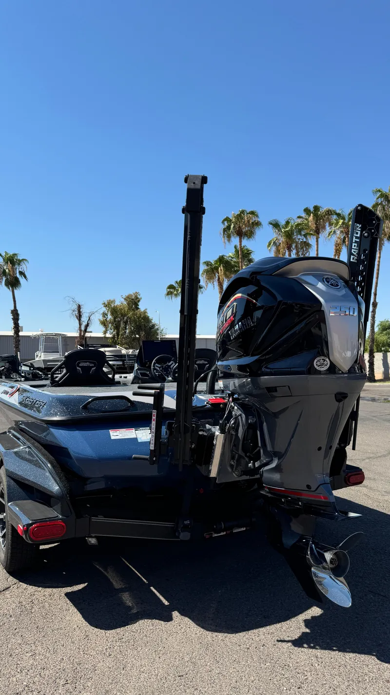 Slide: The Image of Skeeter FXR21 Apex - 15