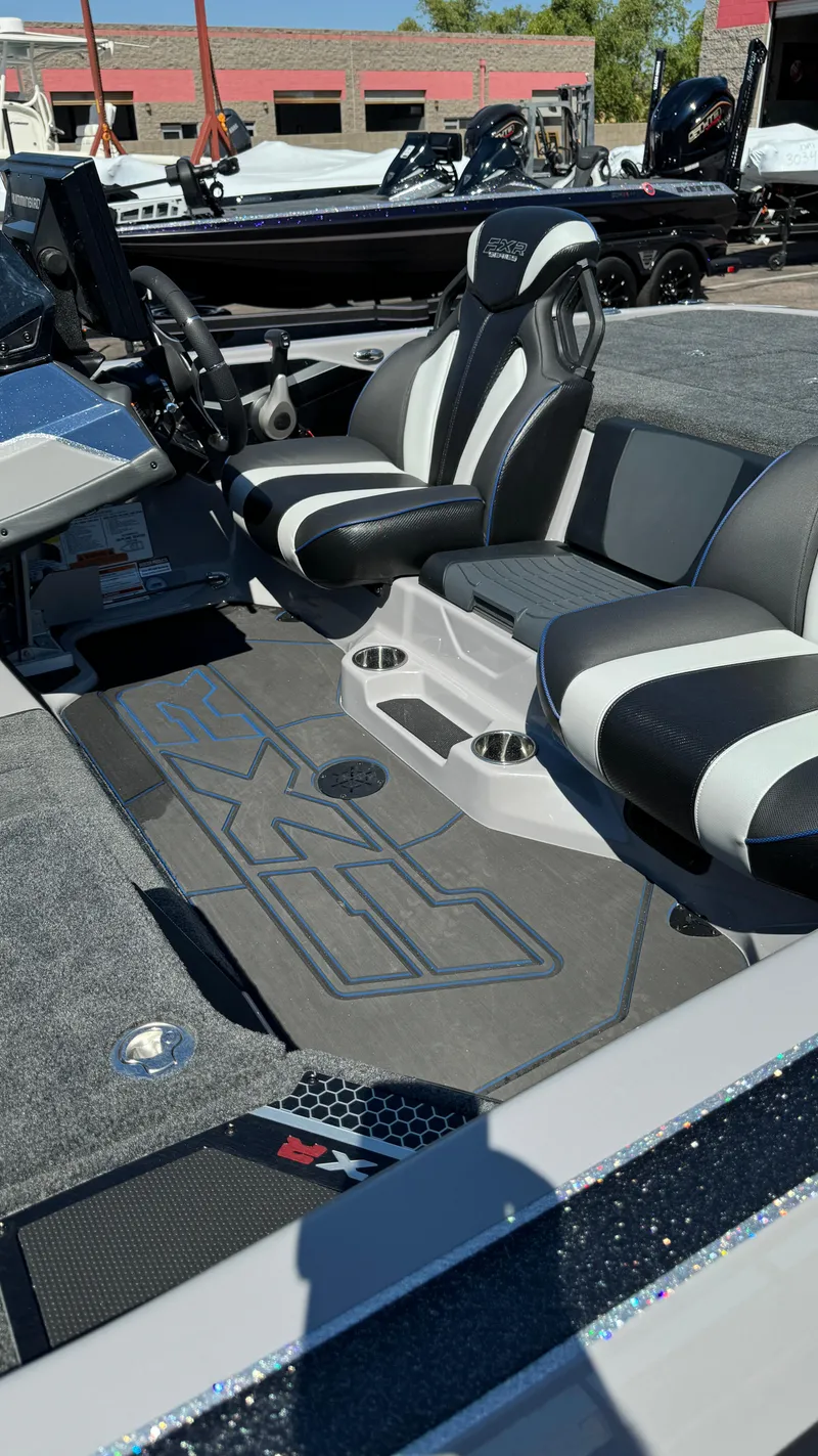 Slide: The Image of Skeeter FXR21 Apex - 18