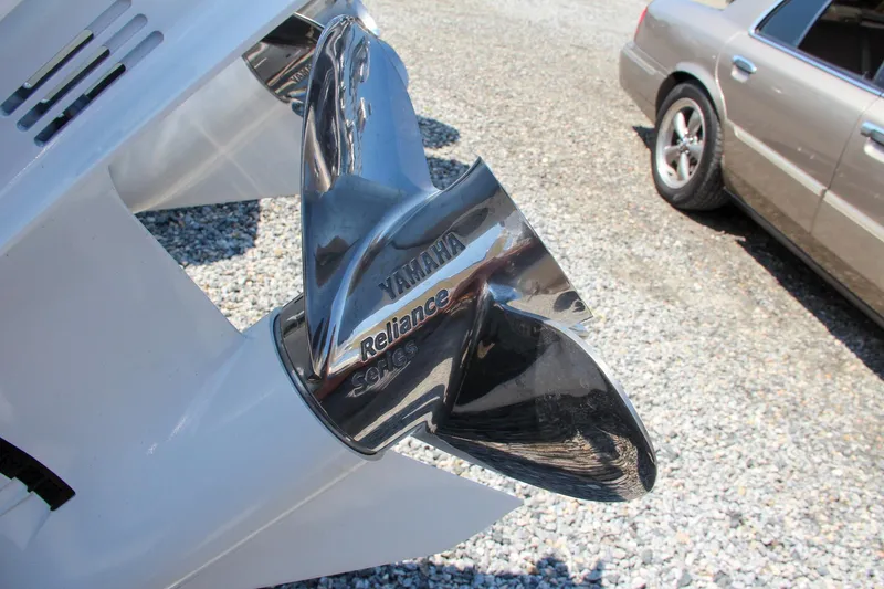 Slide: The Image of Yamaha Reliance propeller on 2025 Sea Hunt Ultra 275 SE boat, gravel background. - 15