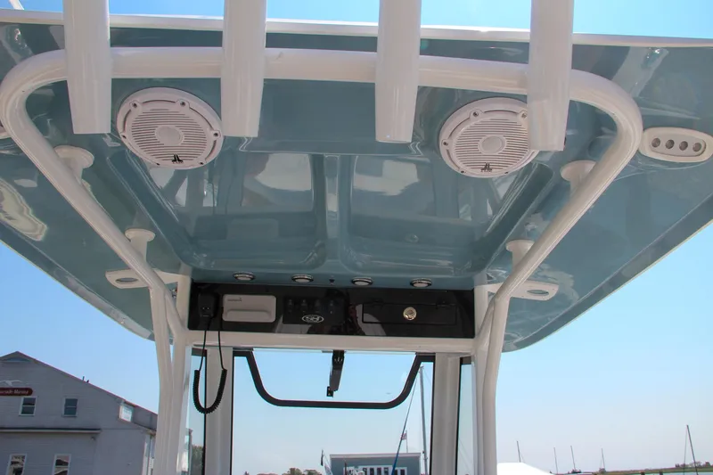 Slide: The Image of 2025 Sea Hunt Ultra 275 SE boat roof with speakers and electronics. - 32