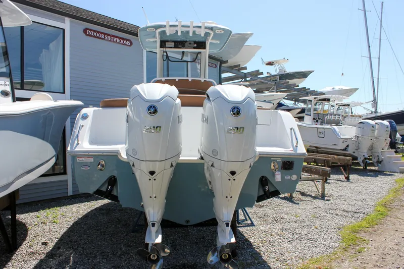 Slide: The Image of 2025 Sea Hunt Ultra 275 SE boat with dual Yamaha engines displayed outdoors. - 4