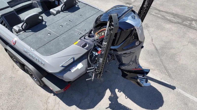 Slide: The Image of 2025 Skeeter ZXR20 - 10