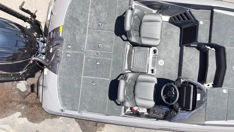 Slide: The Image of 2025 Skeeter ZXR20 - 12