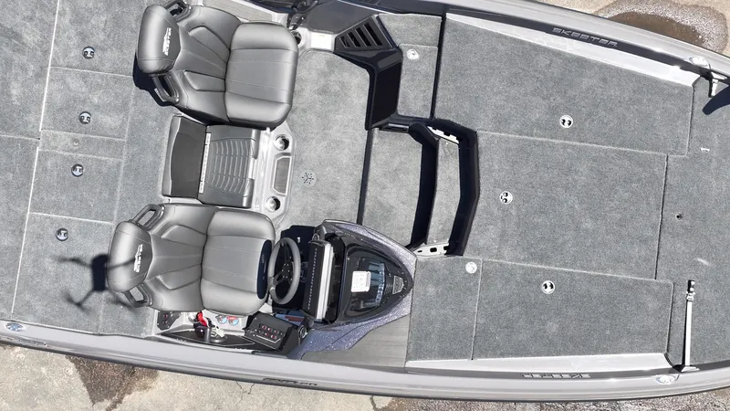 Slide: The Image of 2025 Skeeter ZXR20 - 13