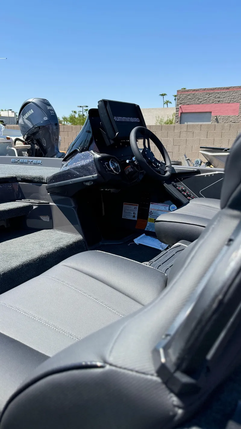 Slide: The Image of 2025 Skeeter ZXR20 - 2