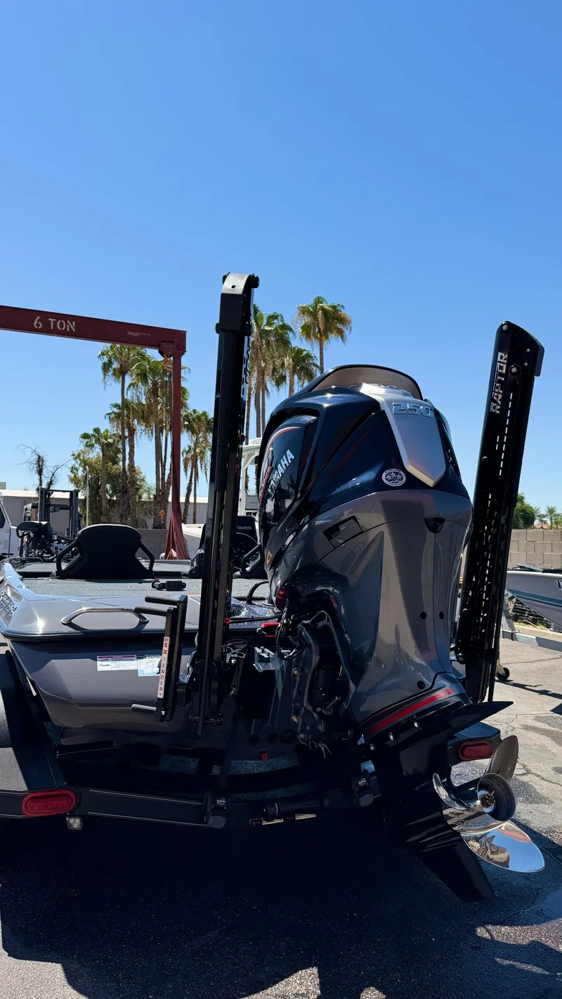 Slide: The Image of 2025 Skeeter ZXR20 - 4