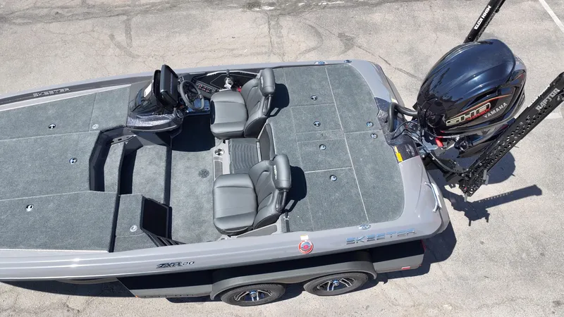 Slide: The Image of 2025 Skeeter ZXR20 - 9