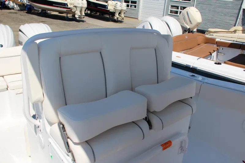 Slide: The Image of 2025 Sea Hunt Ultra 275 SE boat with white cushioned seating. - 30