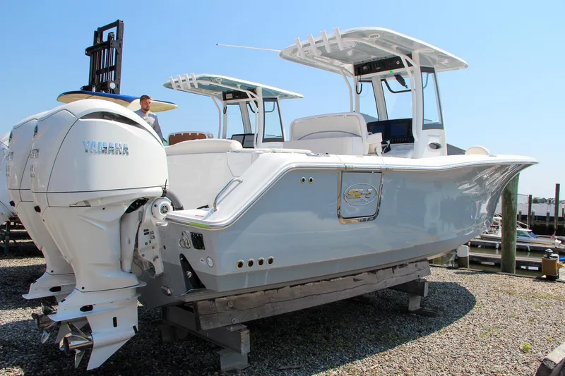 Slide: The Image of 2025 Sea Hunt Ultra 275 SE boat with dual engines on display. - 4