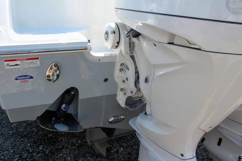 Slide: The Image of Sea Hunt Ultra 275 SE 2025 - 53