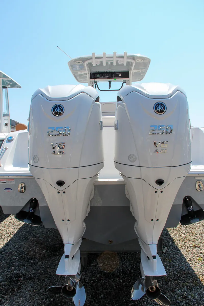 Slide: The Image of Sea Hunt Ultra 275 SE 2025 - 56