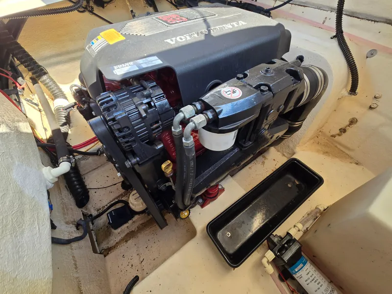Slide: The Image of Volvo Penta engine in 2005 Chaparral 236 Sunesta boat, detailed view. - 21