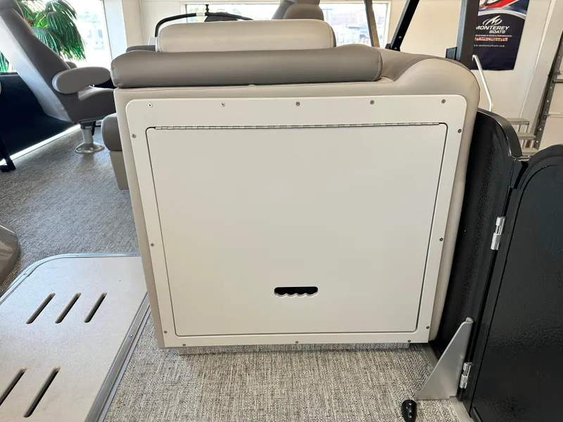 Slide: The Image of Premier 230 ANGLER 2025 - 10