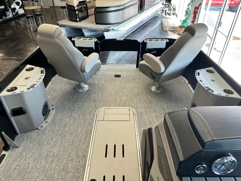Slide: The Image of Premier 230 ANGLER 2025 - 4
