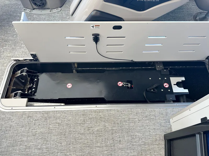 Slide: The Image of Premier 230 ANGLER 2025 - 8