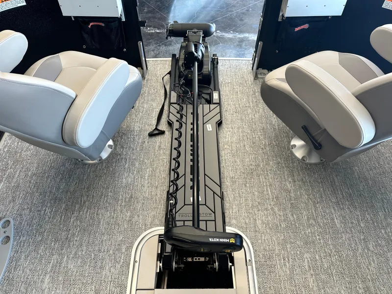 Slide: The Image of Premier 230 ANGLER 2025 - 9