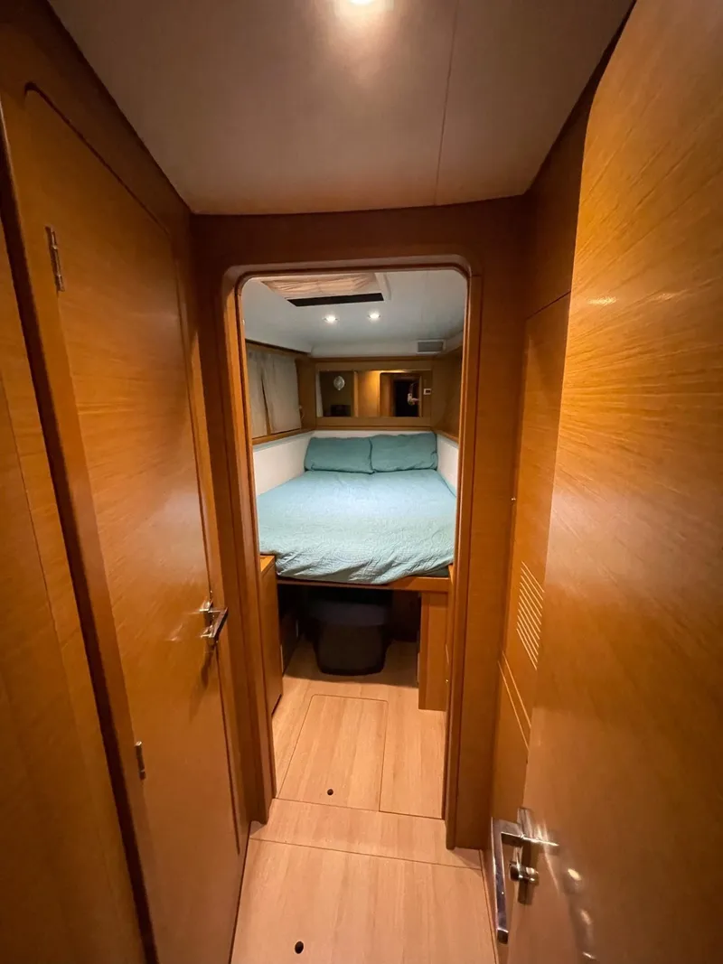 Slide: The Image of Guest stateroom - 27