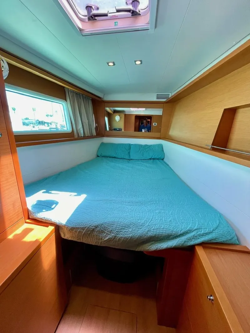 Slide: The Image of Portside fwd cabin - 32