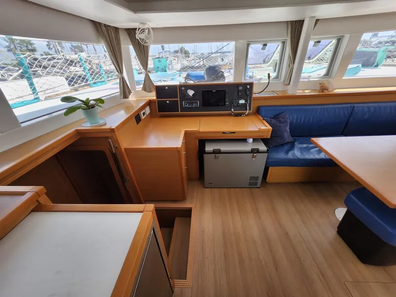 Slide: The Image of Saloon - 9