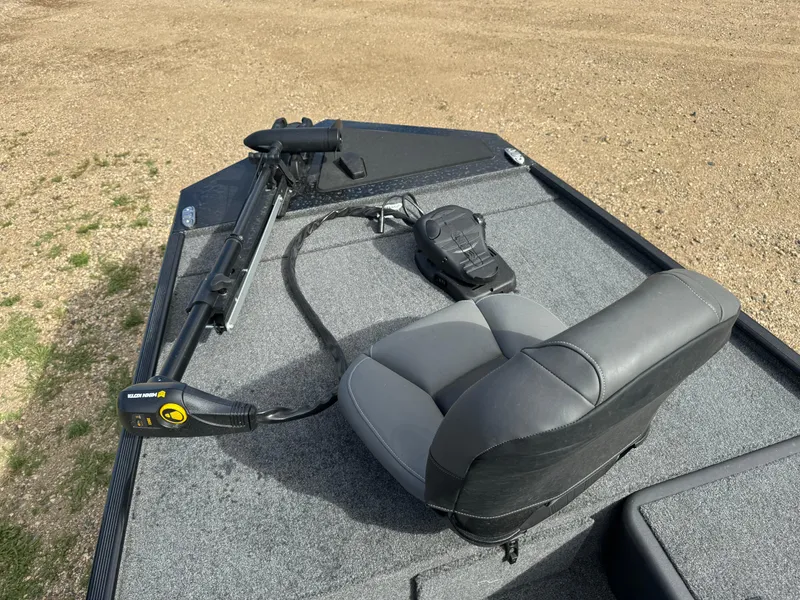 Slide: The Image of 2024 Tracker Bass Tracker Classic XL boat deck with seat and trolling motor. - 10