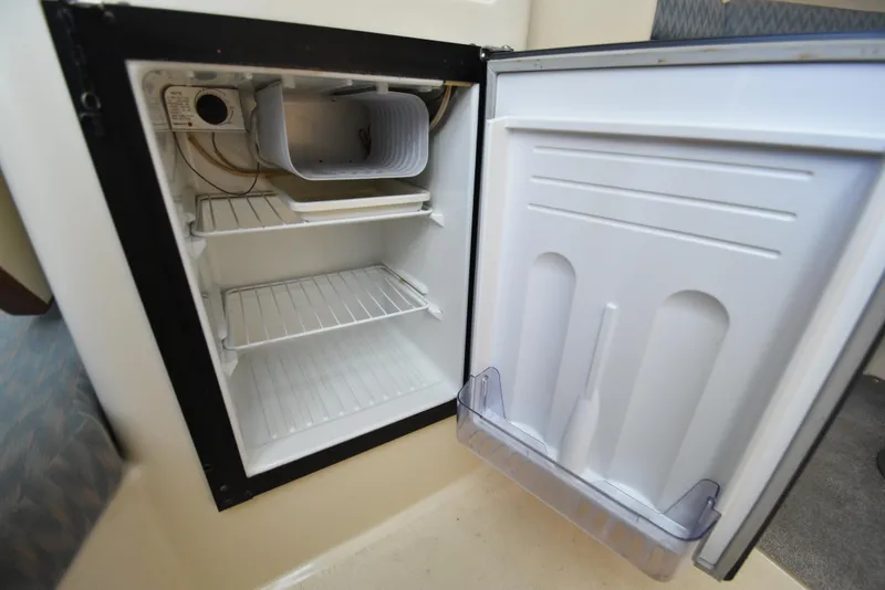 Slide: The Image of 1998 Albin 28 TE, refrigerator - 22