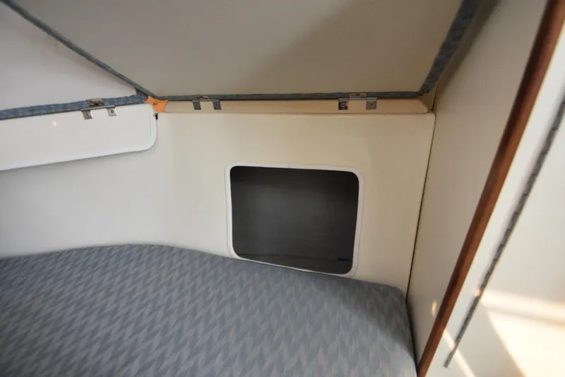 Slide: The Image of 1998 Albin 28 TE, stbd side dinette storage - 27