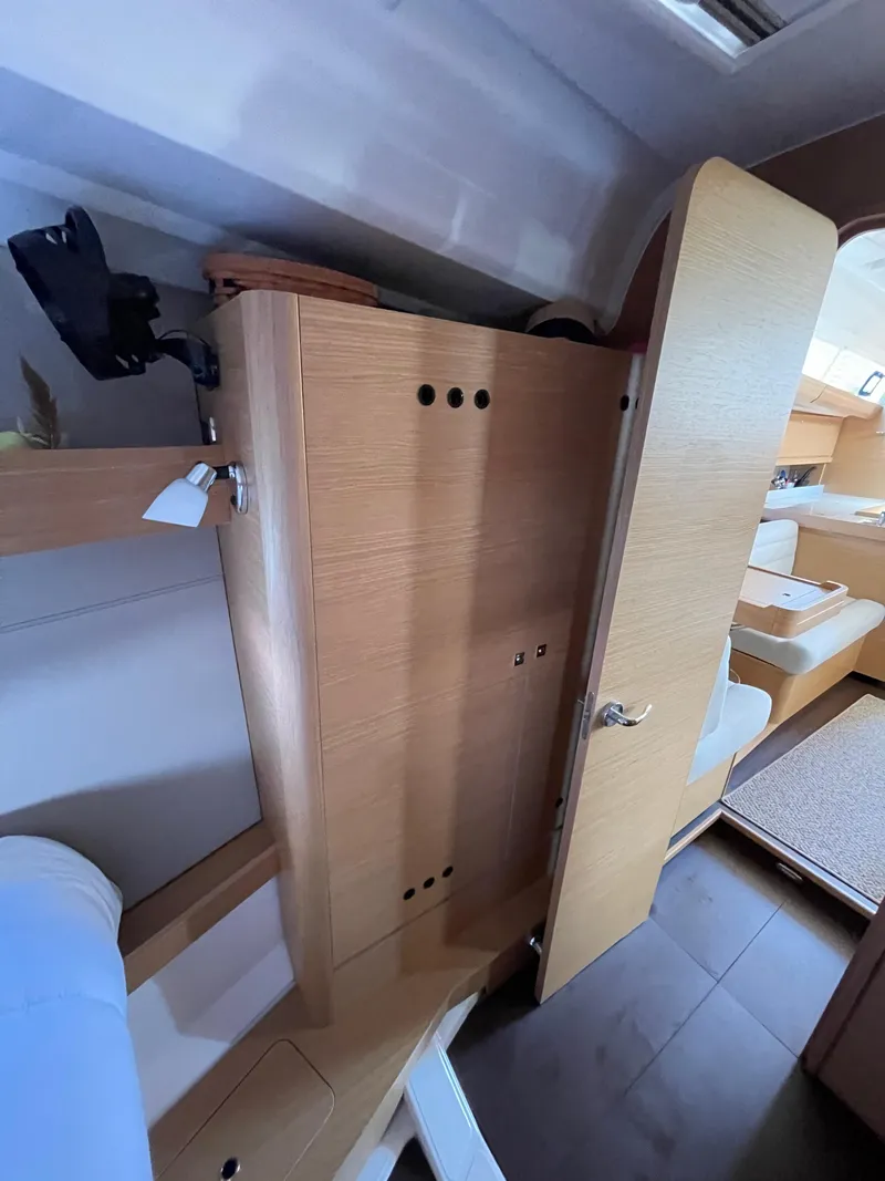 Slide: The Image of Fwd Hanging Locker - 22