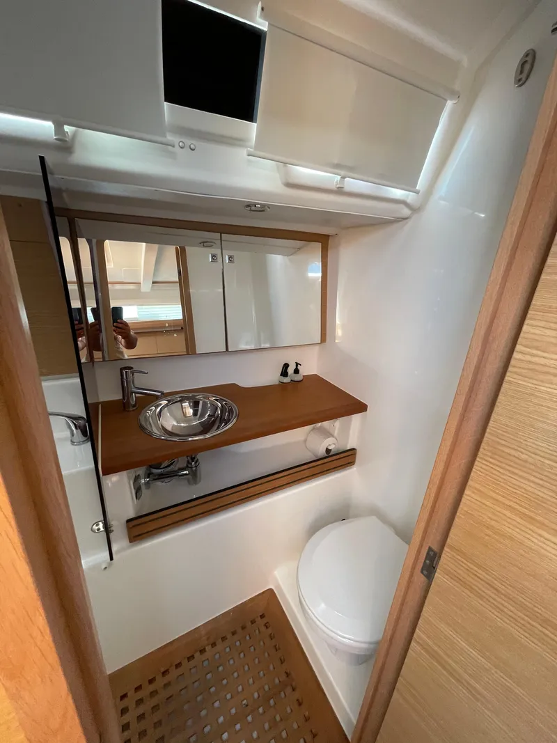 Slide: The Image of Aft Head Vanity - 25