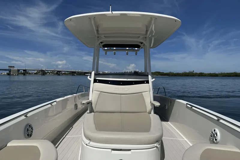 Slide: The Image of Boston Whaler 270 Dauntless 2022 - 11