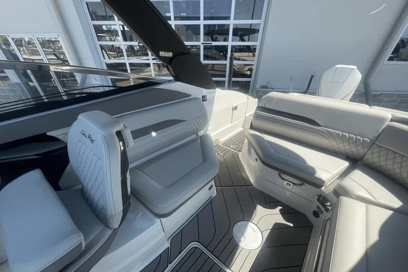 Slide: The Image of Sea Ray 260 SLX OUTBOARD 2023 - 22