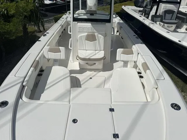 Slide: The Image of Robalo 266 Cayman SD 2025 - 21