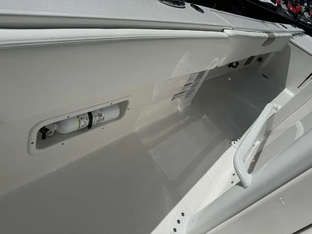 Slide: The Image of Robalo 266 Cayman SD 2025 - 26