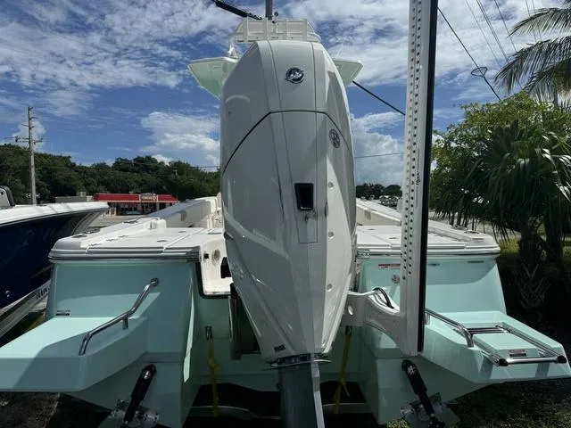 Slide: The Image of Robalo 266 Cayman SD 2025 - 3