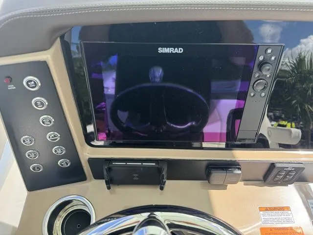 Slide: The Image of Robalo 266 Cayman SD 2025 - 35