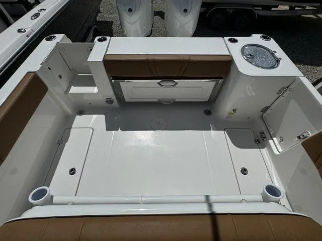 Slide: The Image of Robalo R250 Center Console 2025 - 11