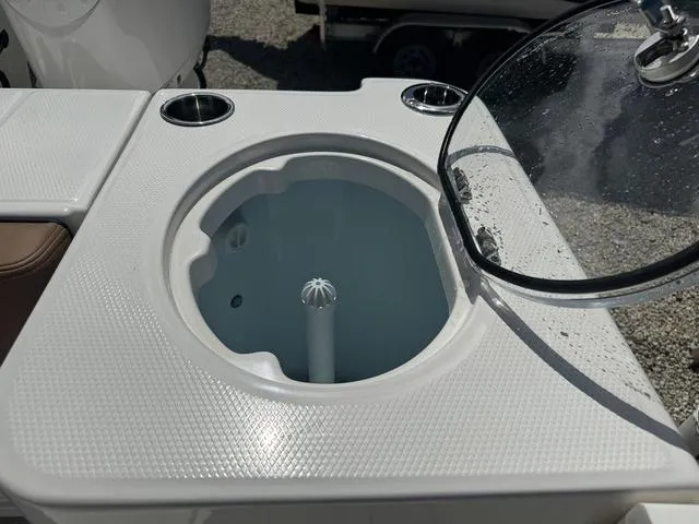 Slide: The Image of Robalo R250 Center Console 2025 - 14