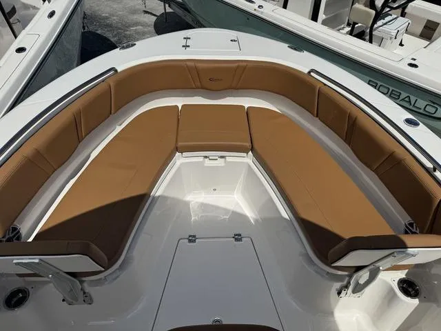 Slide: The Image of Robalo R250 Center Console 2025 - 21