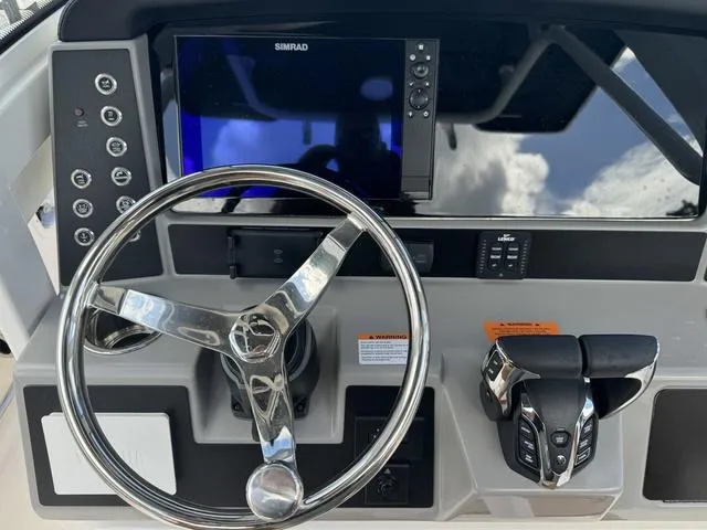 Slide: The Image of Robalo R250 Center Console 2025 - 30